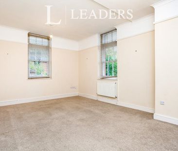 2 bedroom apartment to rent St. Leonards, Oak Tree Way, Horsham, RH13 - Photo 1