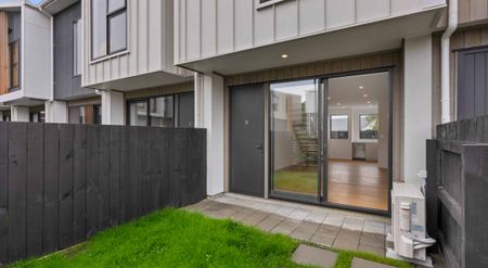 Modern Luxury - Unbeatable Location - Photo 2