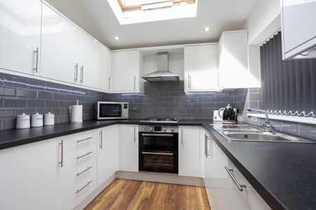 6 bedroom terraced house to rent - Photo 5