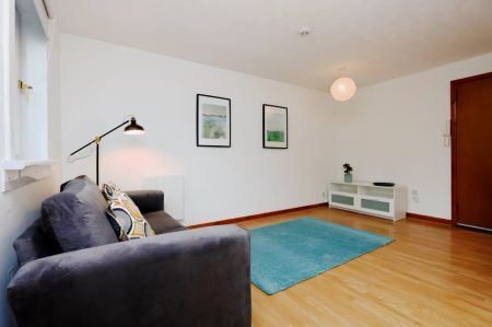 1Bedrooms, 1Bathrooms - Photo 2