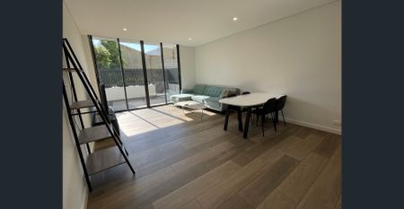 Split level furnished apartment in the heart of Rosebery - Photo 4