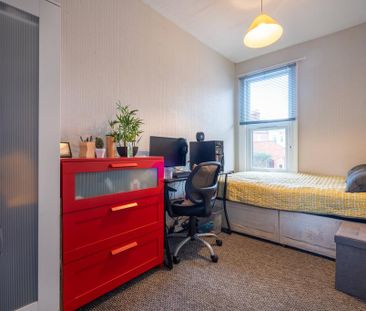 4 bedroom terraced house to rent - Photo 6