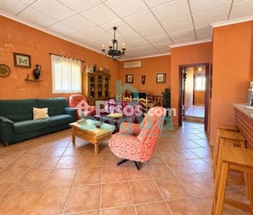 Chalet en alquiler en Almendralejo - Photo 1