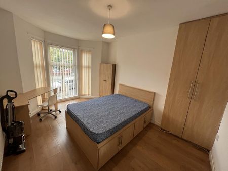 8 bedroom semi-detached house to rent - Photo 4