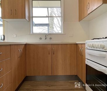 FREASHLY RENOVATED FAMILY HOME IN PRIME LOCATION - Photo 4