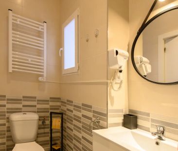 Room in a shared 10-bedroom apartment for rent in Palacio. - Foto 3