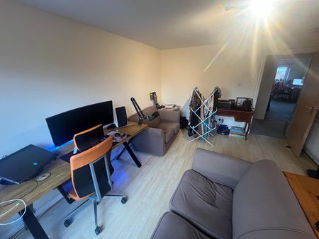 Springburn Road, Glasgow, G21 1SA - Photo 2