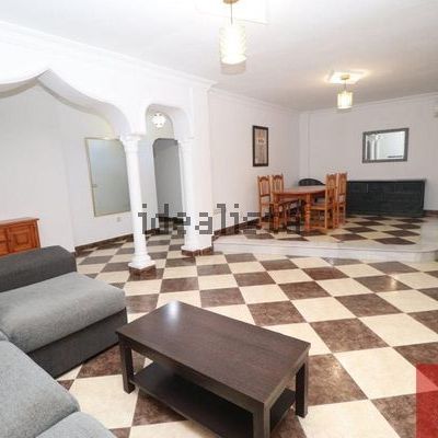 Alquiler de piso en Centro - Photo 1