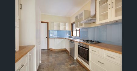 Charming Family Home - Photo 5