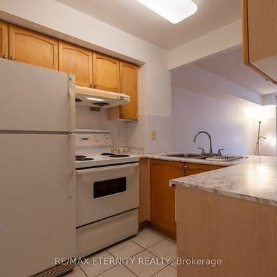 Yonge/Sheppard Bright +Spacious 1Bdrm Freshly Painted 9Ft Ceilings - Photo 4