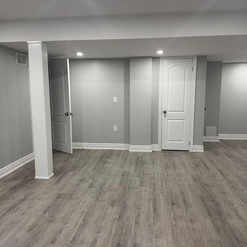 For Lease - 534 Daniel Clark Way, Oakville, Ontario - Photo 1