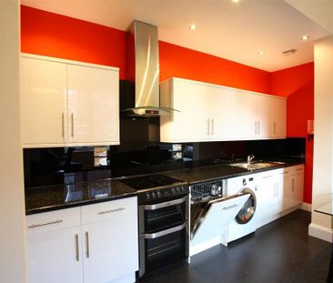 3 bedroom flat to rent - Photo 1