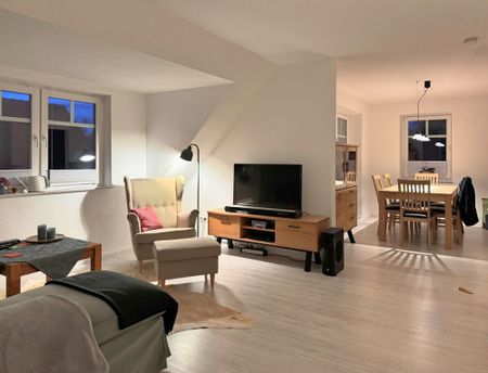 Gemütliche Dachgeschosswohnung mit Balkon in ruhiger und dennoch zentraler Lage der Stadt Aurich - Photo 2