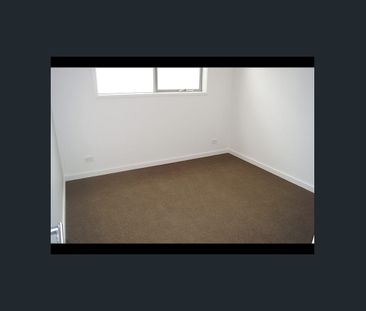 3 Bedroom Townhouse in the Heart of Camberwell - Photo 5