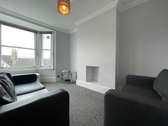 4 bedroom semi-detached house to rent - Photo 1