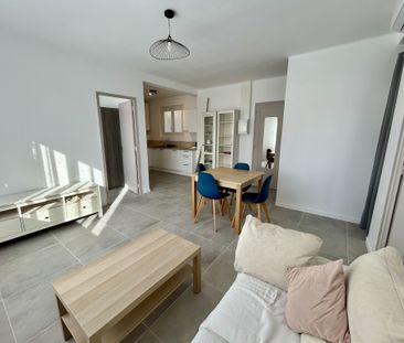 Location Appartement 3 pièces 54m² LA SEYNE SUR MER 83500 - Photo 2