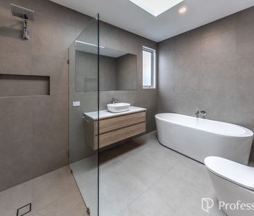 Stunning Brand New Home - Photo 4