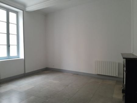 Location Appartement 4 pièces 86m² NIMES 30000 - Photo 2