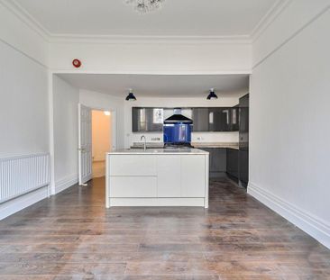 3 bedroom flat to rent - Photo 3