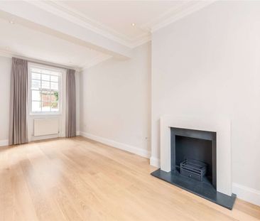 Beautifully finished throughout, this three bedroom townhouse is tu... - Photo 2