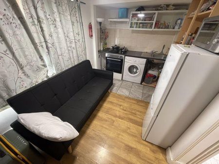 Studio to rent - Photo 2