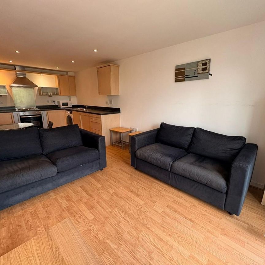 2 bedroom Flat To Let - Photo 1