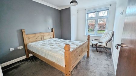 2 bedroom Flat To Let - Photo 4