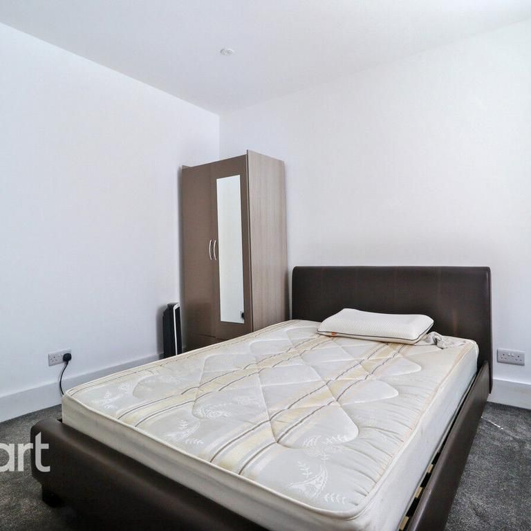 1 bedroom in a house share to rent - Photo 1