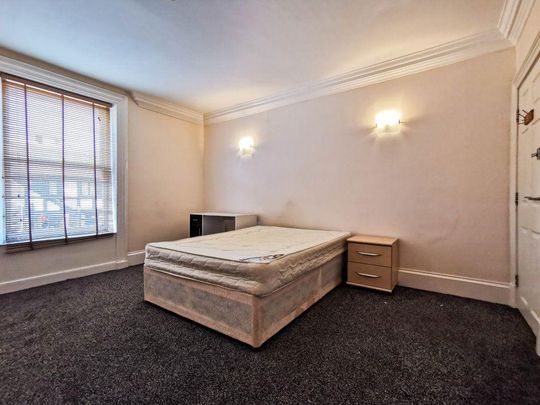 1 bedroom in a house share to rent - Photo 1