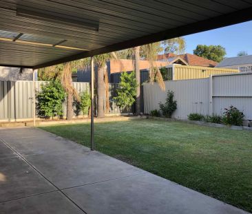 Stylish Family Home in Prime Rostrevor - Photo 2