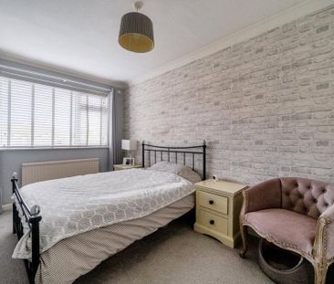 4 bedroom detached house to rent - Photo 3