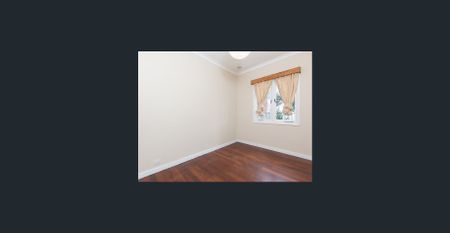 3 Bedroom Renovated Cottage With Rear Workshop - Photo 5