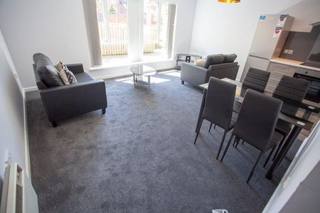 2 bedroom flat to rent - Photo 2