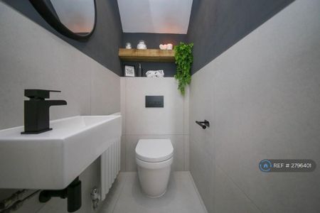 3 bedroom end of terrace house to rent - Photo 2