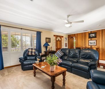 Relaxed Coastal Living in a Large Family Residence - Photo 2