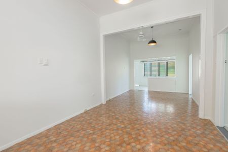 1/119 Eyre Street, North Ward - Photo 5