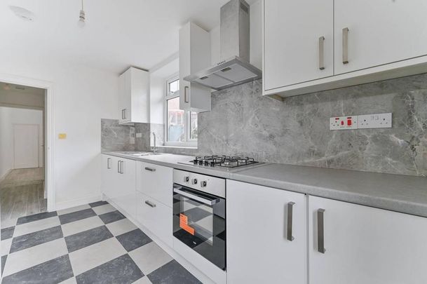 4 bedroom terraced house to rent - Photo 1