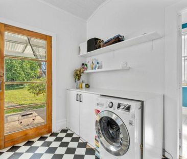 Updated three-bedroom home - Photo 3
