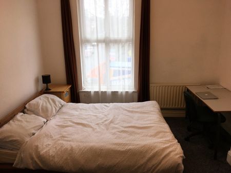 3 Bed Terraced House, Holberry Close, S10 - Photo 3