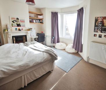 5 bedroom House To Let - Photo 4