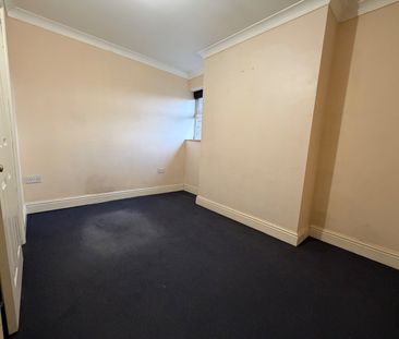 2 Bed Flat, Millbrook Road East, SO15 - Photo 2