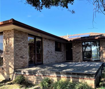 3 Bedroom - 2 Bathroom - Location close to cafes, shops - Photo 4