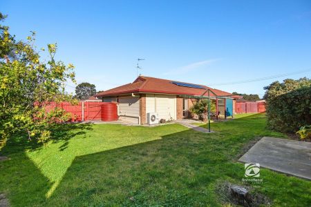 LOW-MAINTENANCE LIVING WITH OUTDOOR APPEAL. - Photo 3