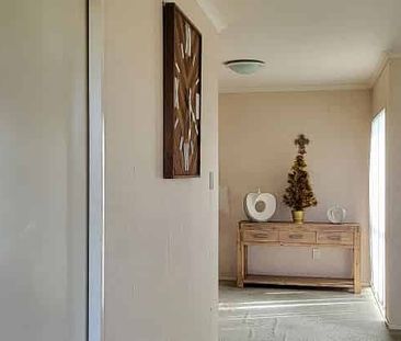 3Bedrooms, 2 Bathrooms House In Flatbush $750 - Photo 4