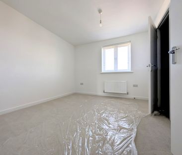 Heol Y Gylfinir, Llanilid - Photo 4