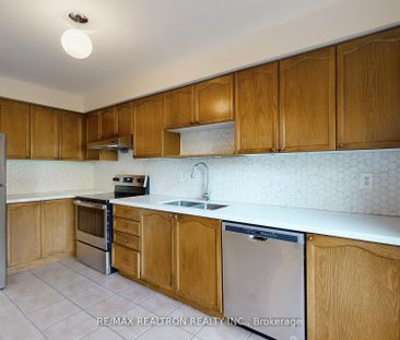 For Lease - 427 Ravineview Way, Oakville, Ontario - Photo 1