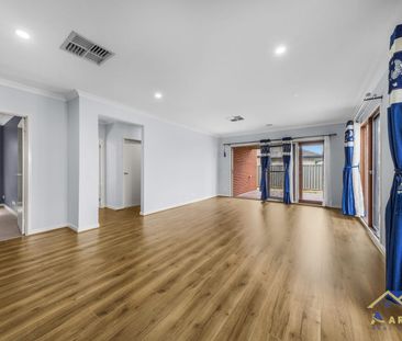 Stunning Henley Masterpiece-Property in Prime Location! - Photo 2