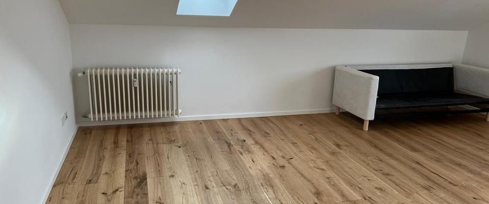 Frisch renovierte Dachgeschosswohnung inkl. Einbauküche - Photo 1