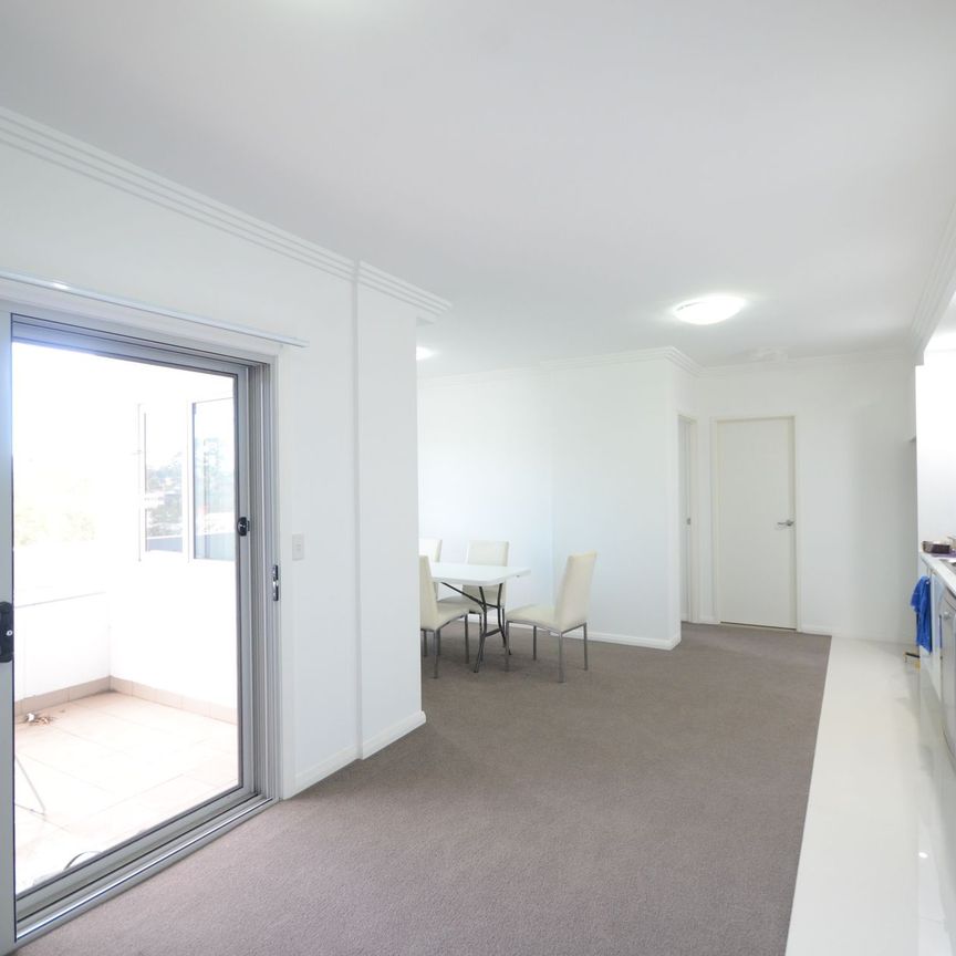 Light Filled 1 Bedroom Unit&excl; Walk to the Station&excl; - Photo 1