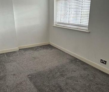 3 bedroom mews to rent - Photo 4